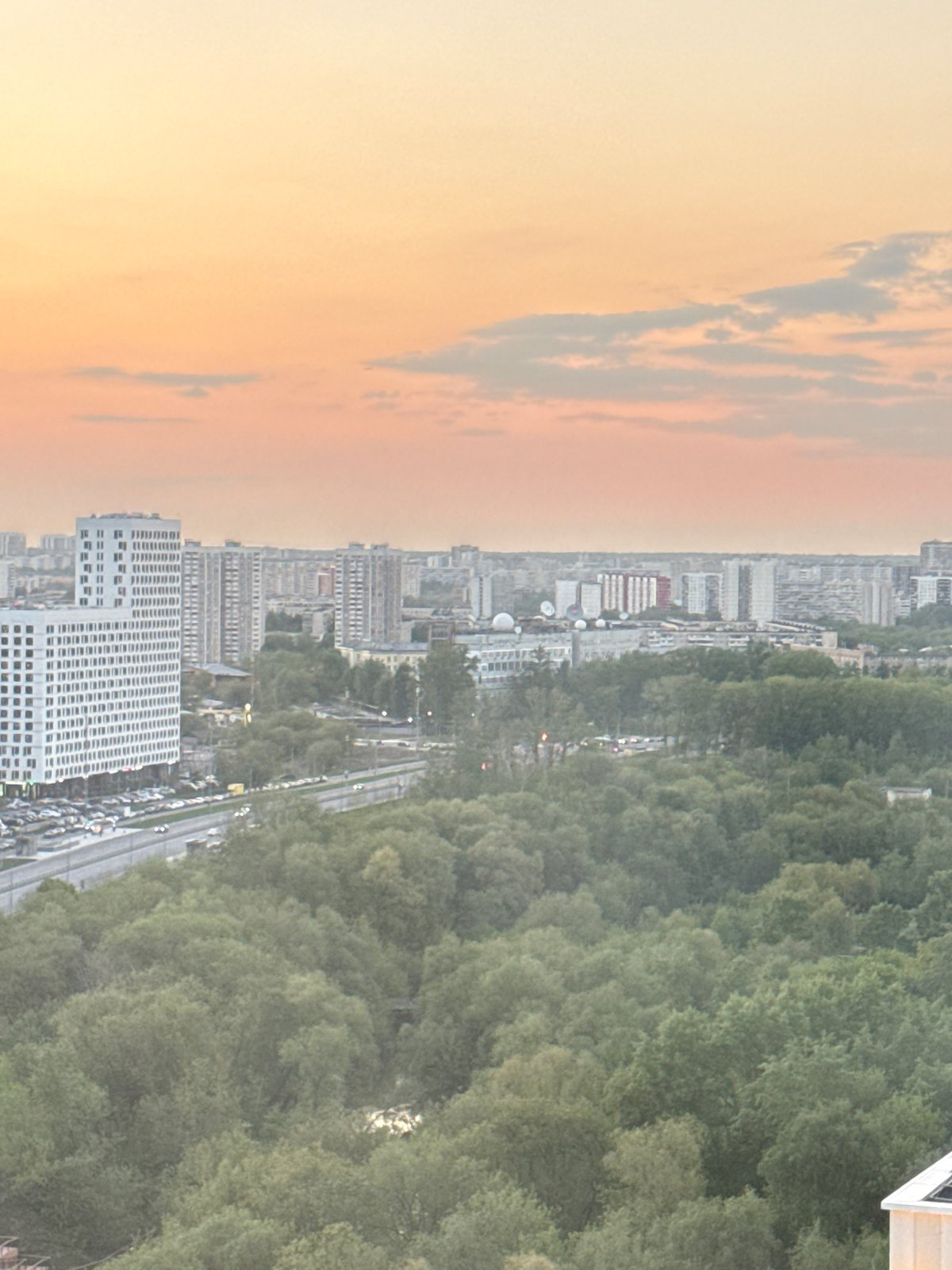 Witness documents city sunset across four-minute timespan