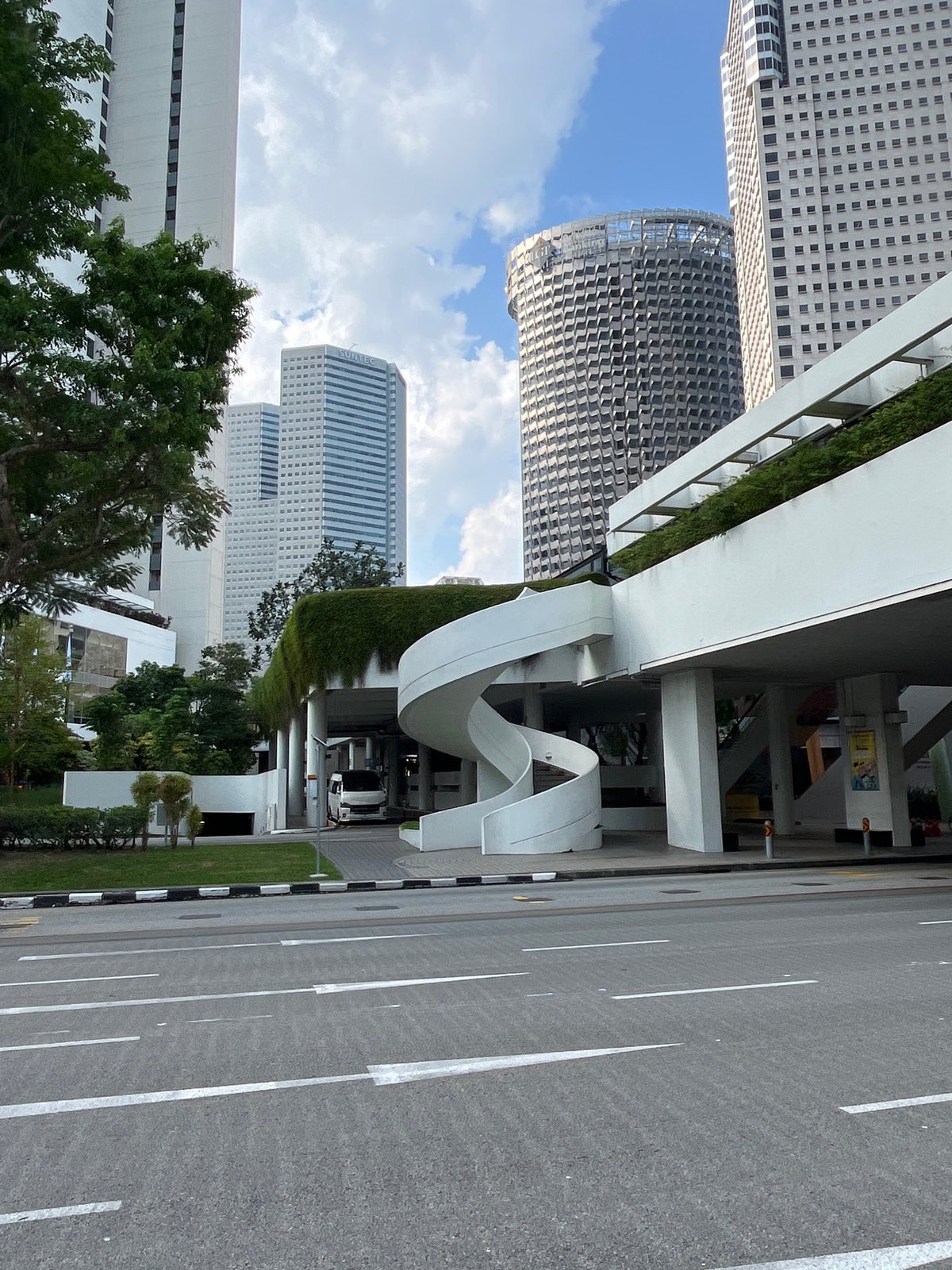 Morning around Marina Bay's landmarks and streets