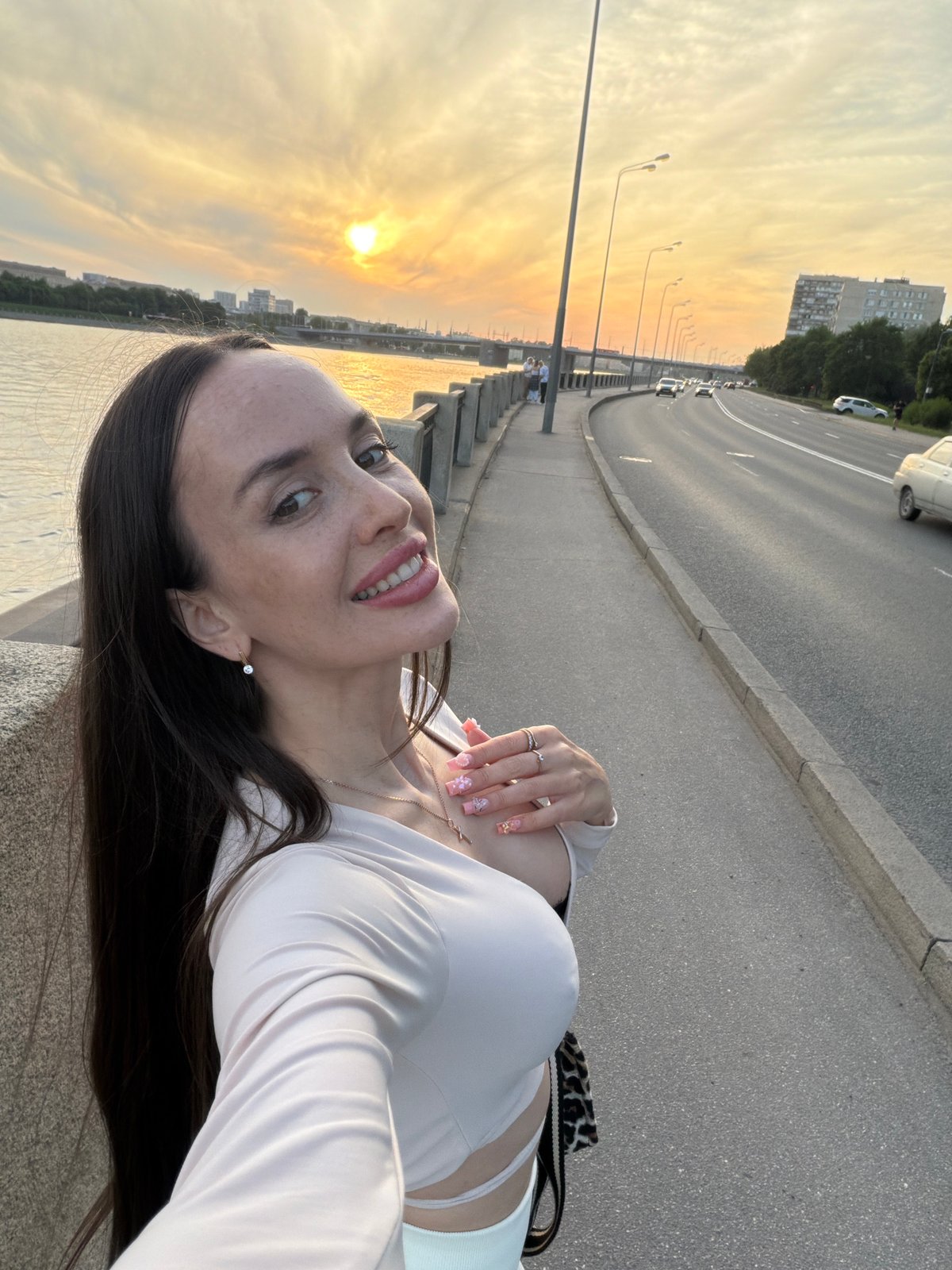 Couple documents car journey through Russian city with selfies