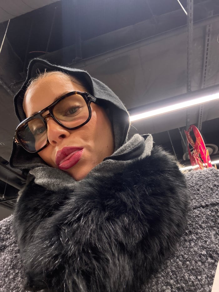 Woman documents snowy day in Paris through selfies