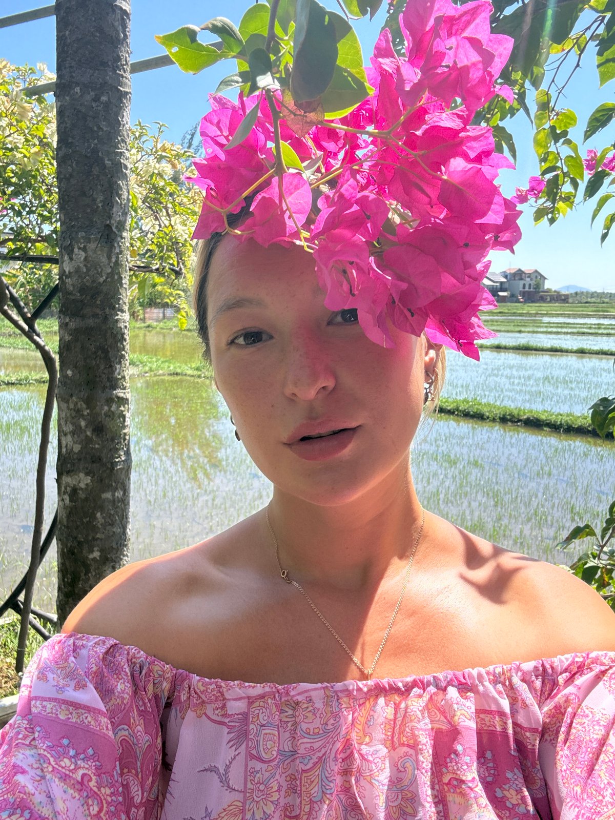 Lunch and selfies at a rice paddy café outside Đà Nẵng