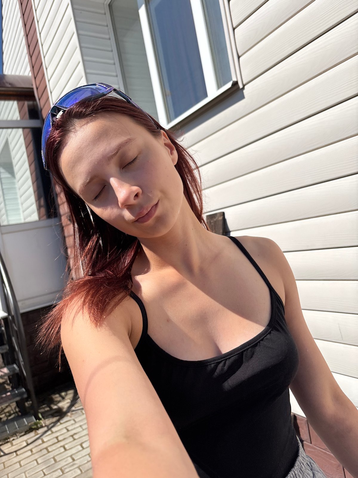 Young woman's morning routine documented in Russian town