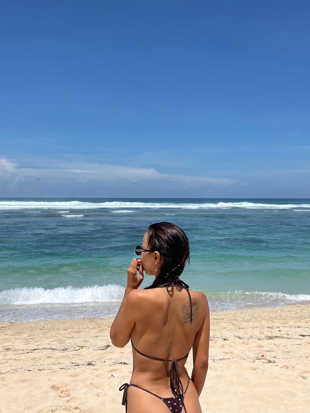 Beach scenes and paragliding captured in Kuta Selatan morning