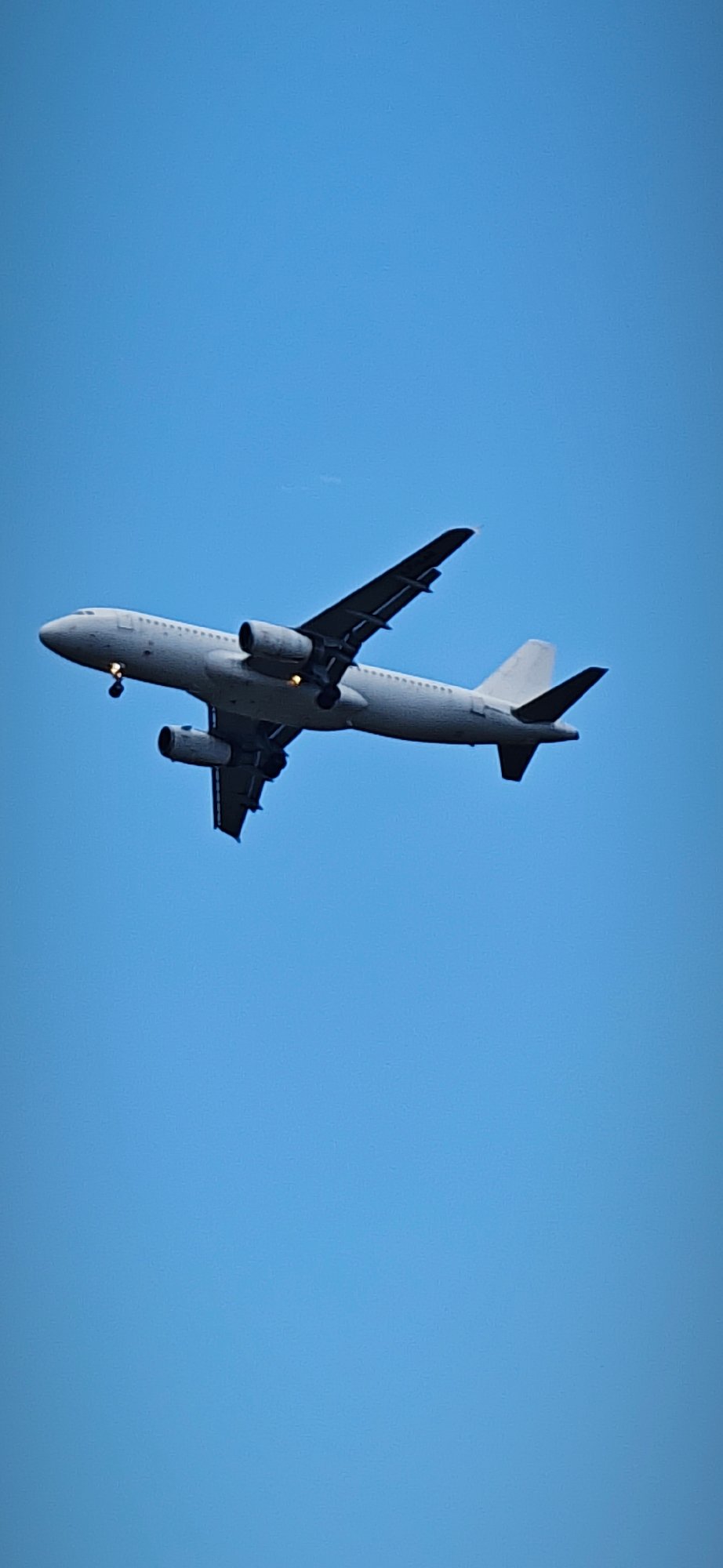 Aircraft with landing gear observed over Burgas, Bulgaria