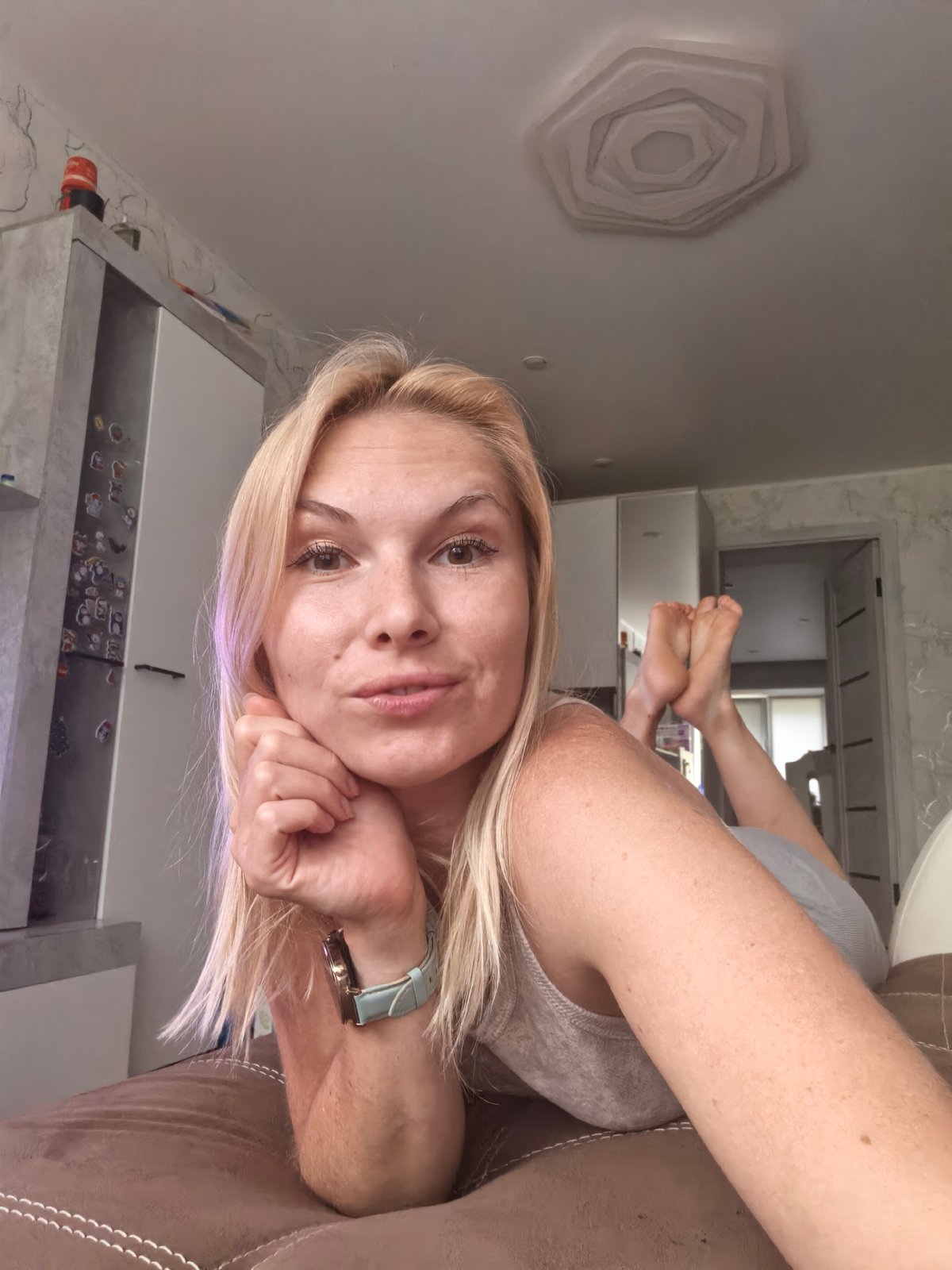 Casual home moments in Sterlitamak on a July morning
