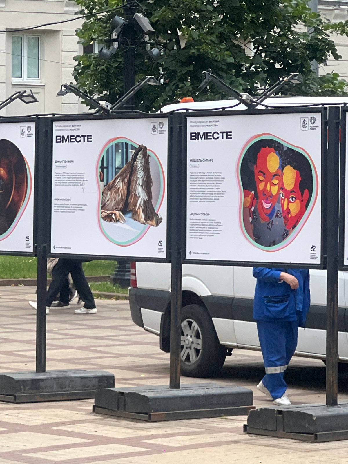 Outdoor arts festival fills Moscow's Theater Boulevard on summer afternoon