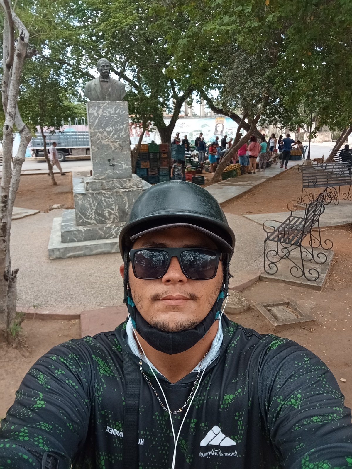 Juan Griego plaza and its General Azugaray monument, explored up close