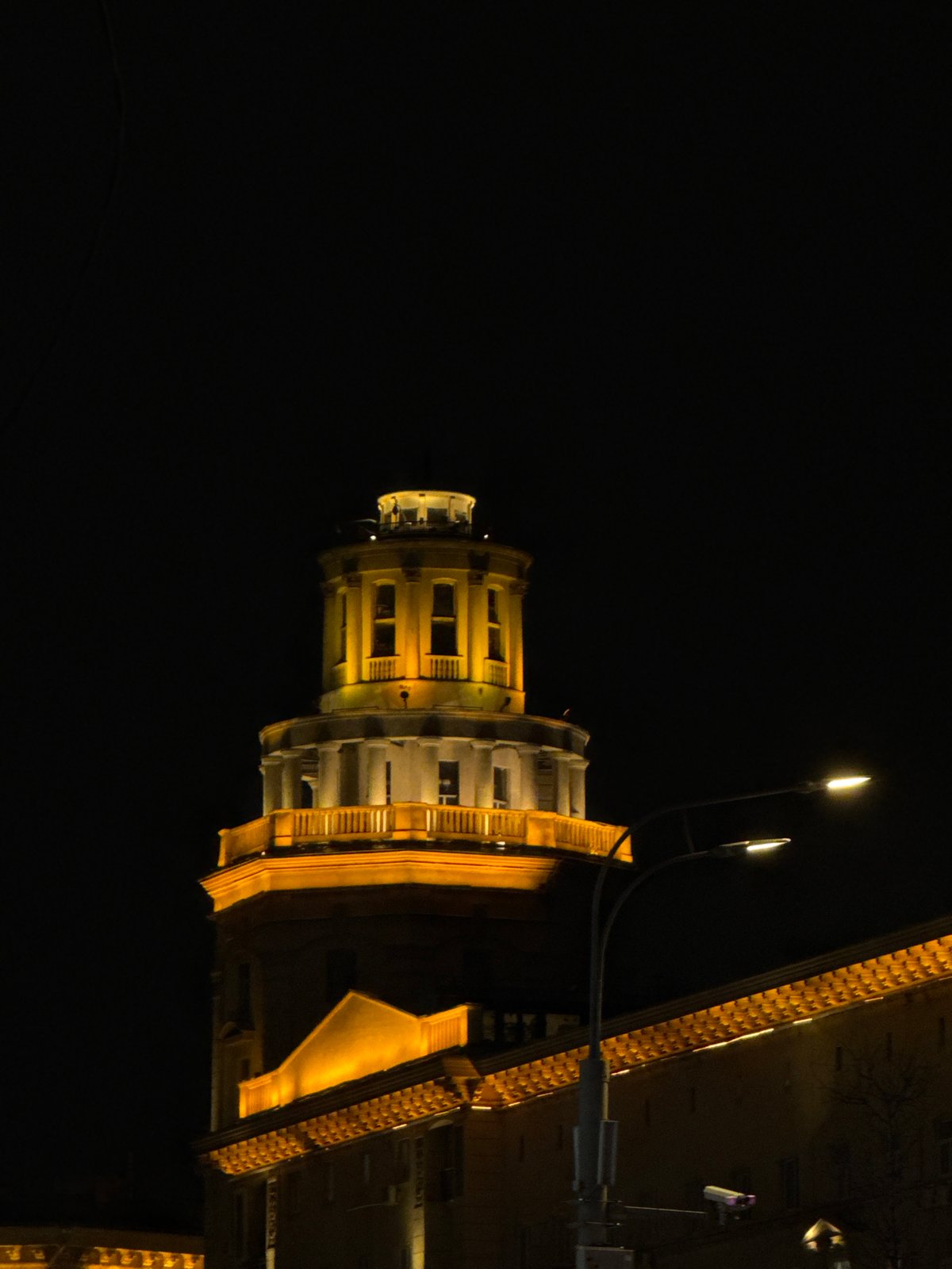 Moscow nighttime infrastructure captured by witness on April 15