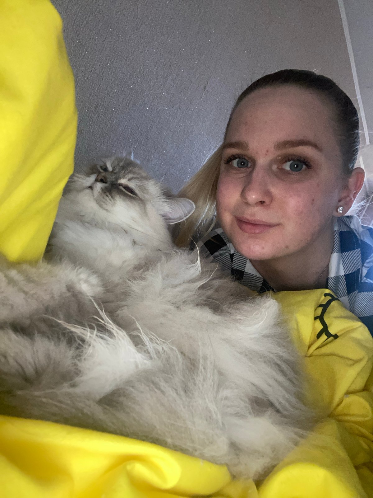 Woman documents afternoon with selfies and pet moments