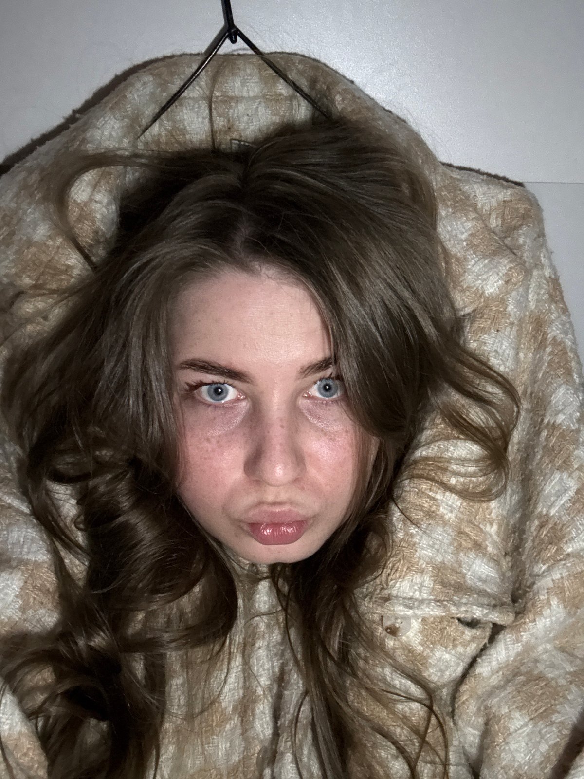 Evening portraits and street scenes captured in Chaikovsky, Russia