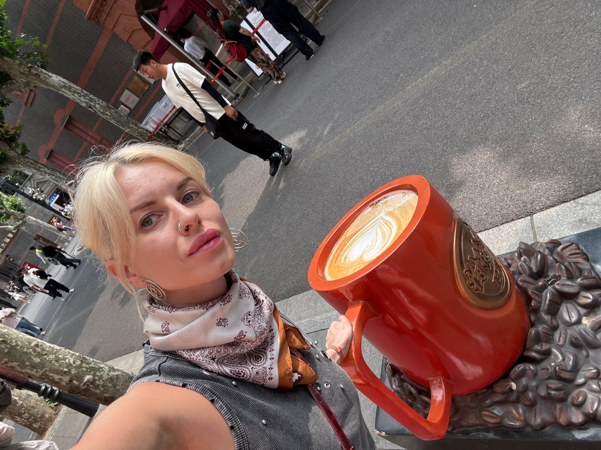 Morning walkthrough captures diverse Shanghai street scenes and attractions