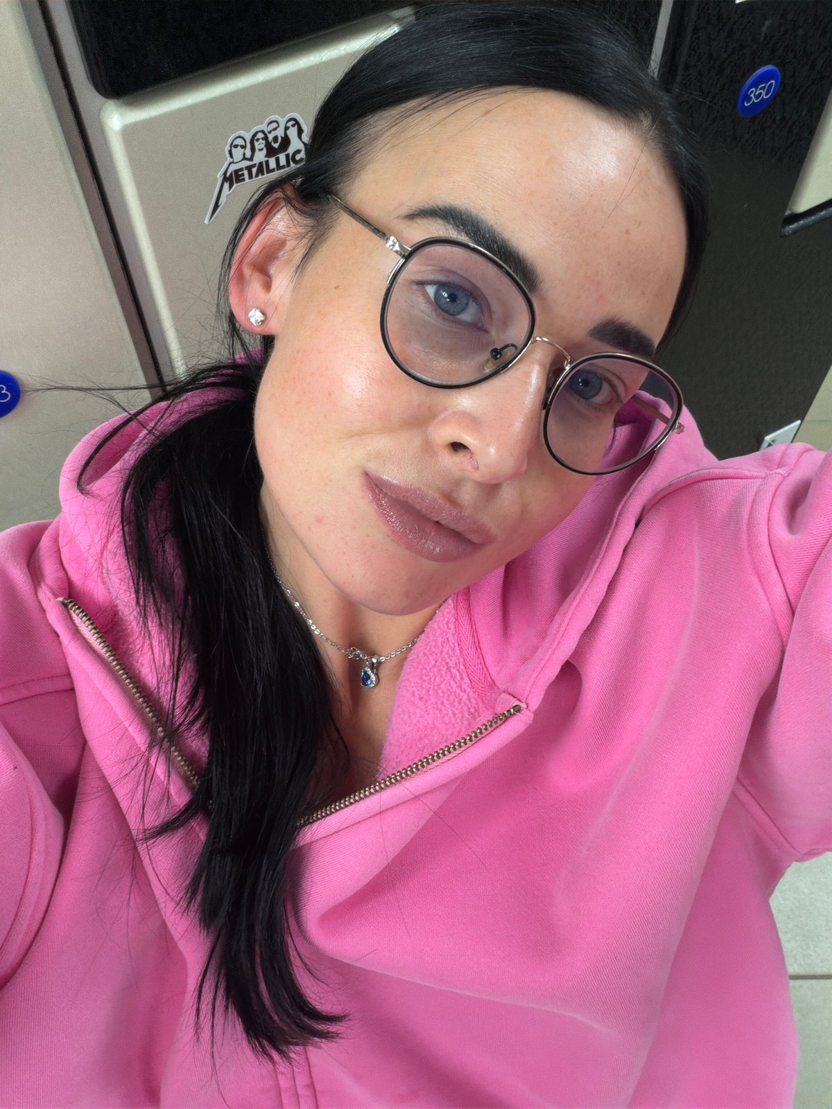 Woman documents daily routine through selfies in Saint Petersburg