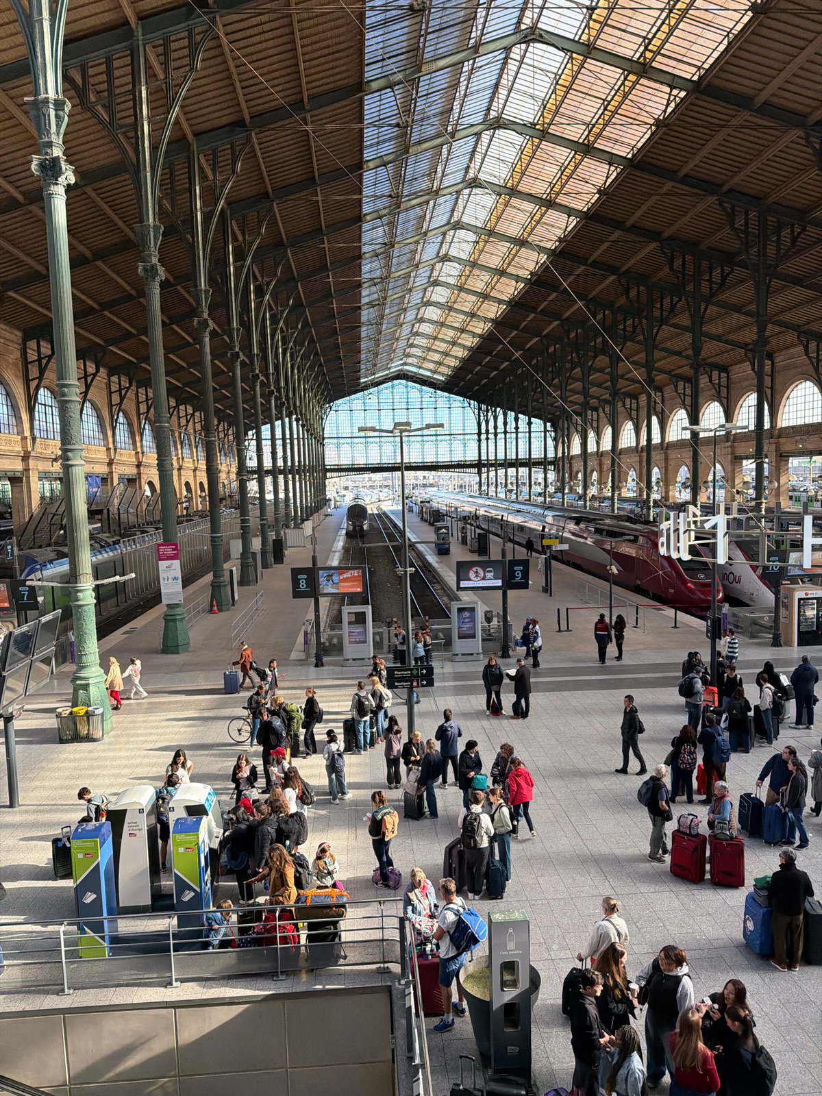Morning commuter activity observed at Paris Gare de Lyon station