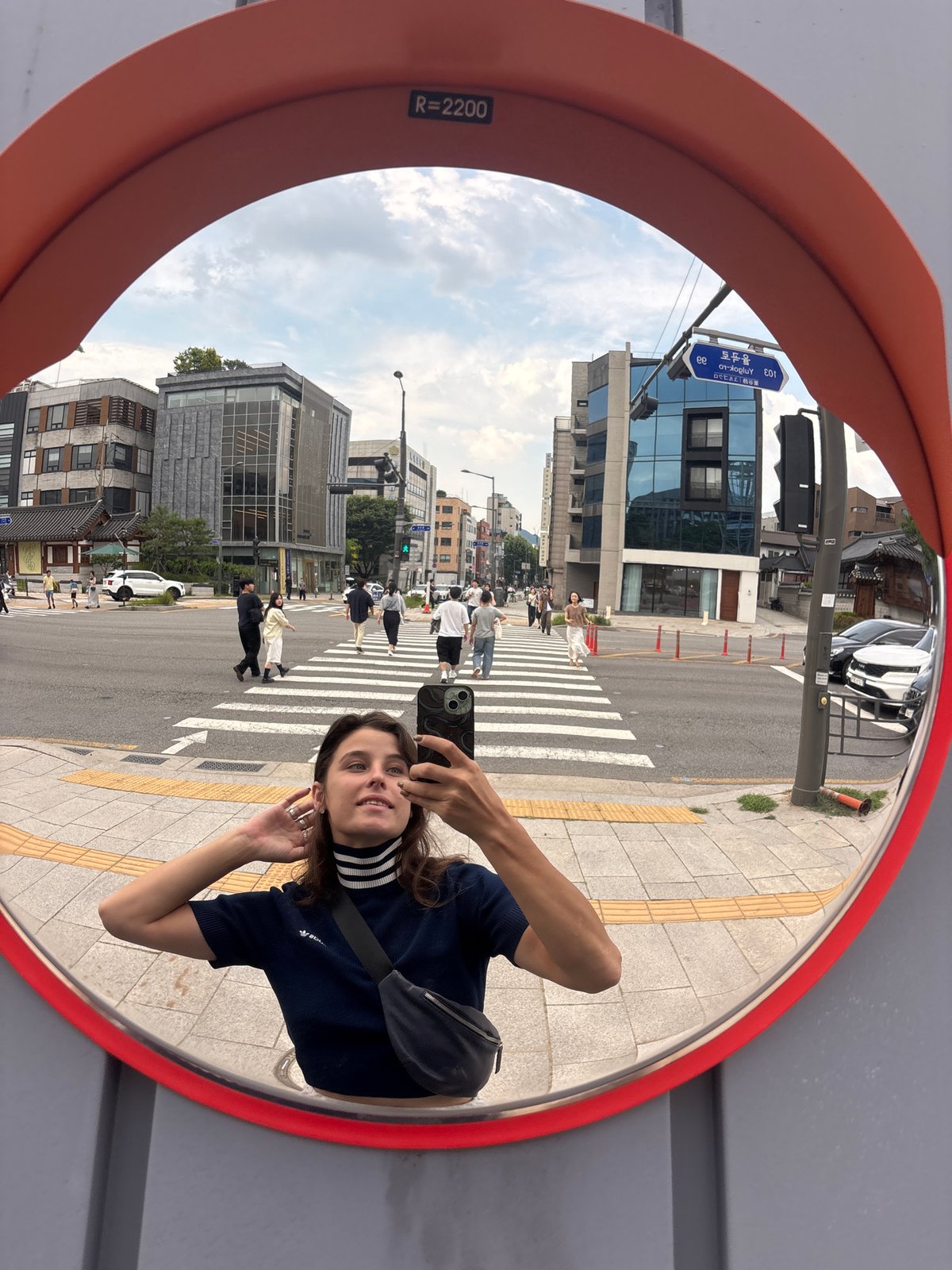 Quick photo session on a Seoul street, navy outfit and mirror reflection