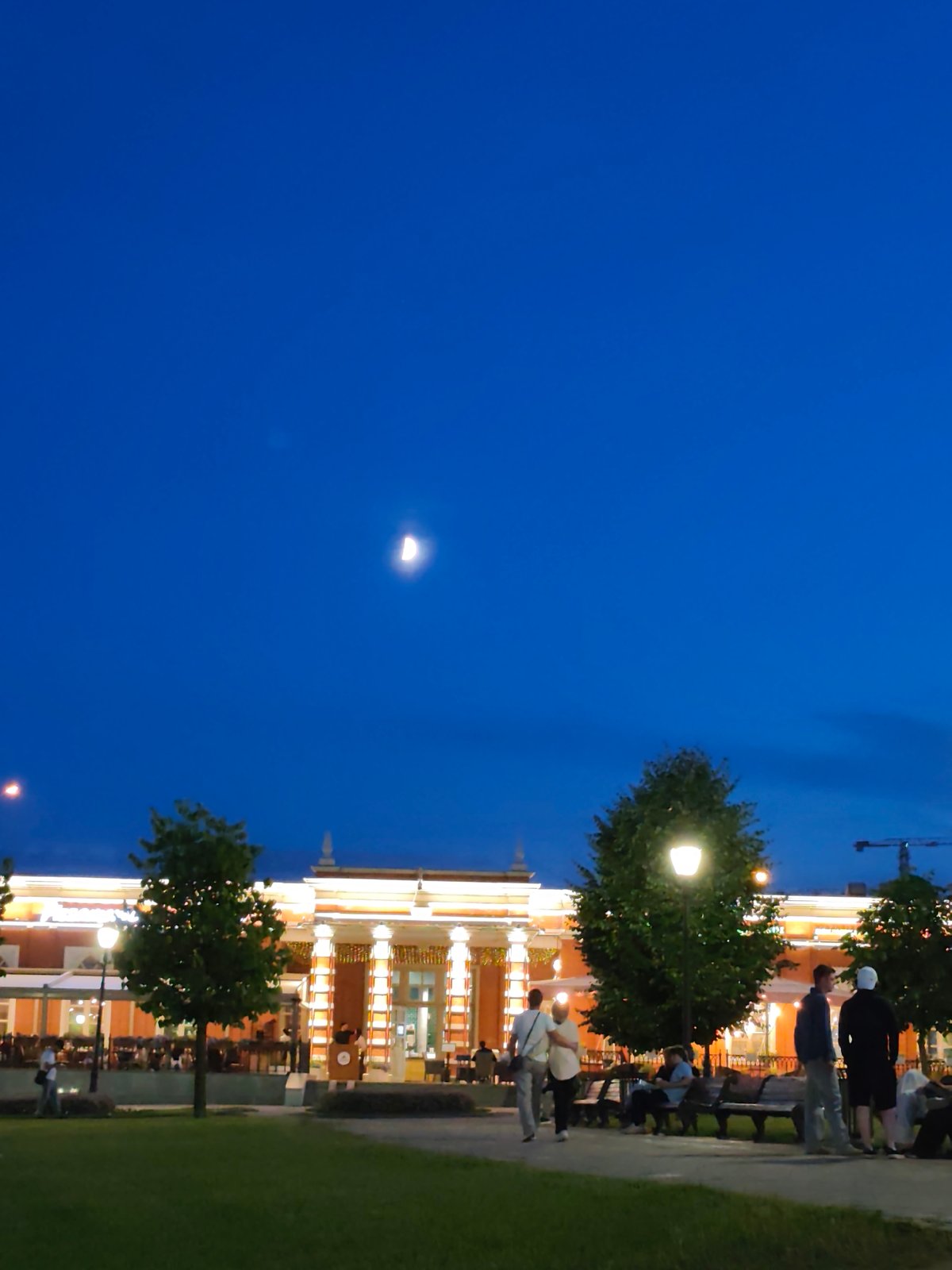 Moscow parks and landmarks glow through a summer solstice evening