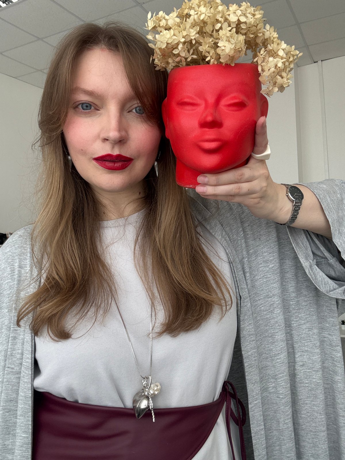 Woman documents beauty routine and lifestyle moments in Izhevsk
