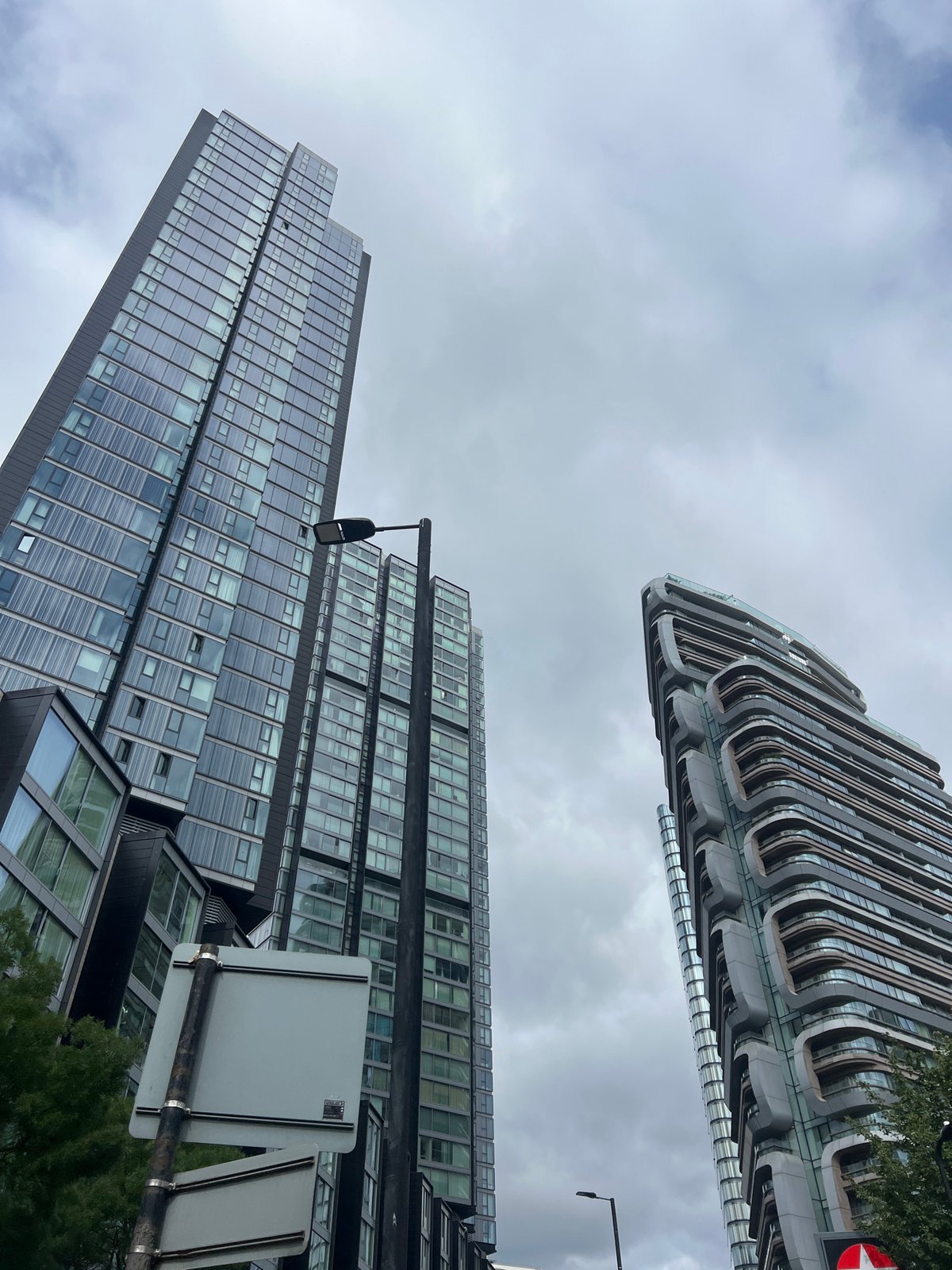 City Road Basin: architecture and morning runners in east London