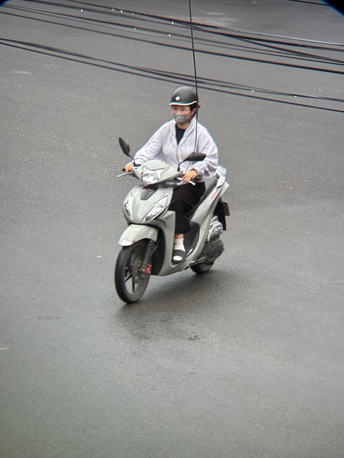 Rainy morning street life and quiet corners in Nha Trang