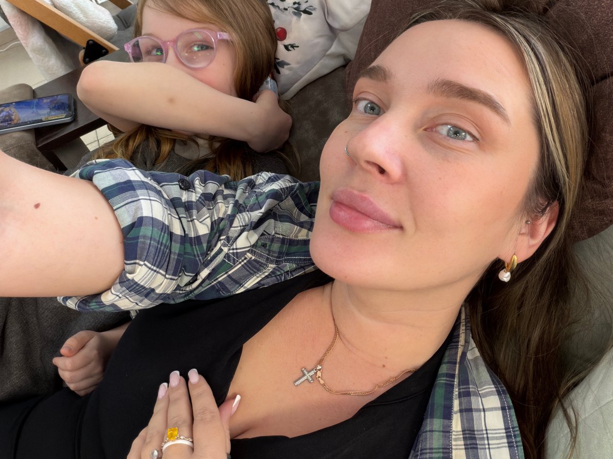 Morning routine documented at Chaikovsky nail salon during rainy day