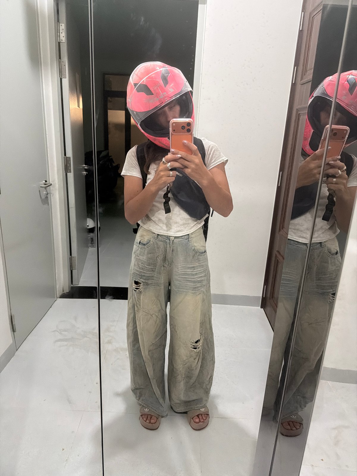 Mirror selfie in full riding gear, Đà Nẵng