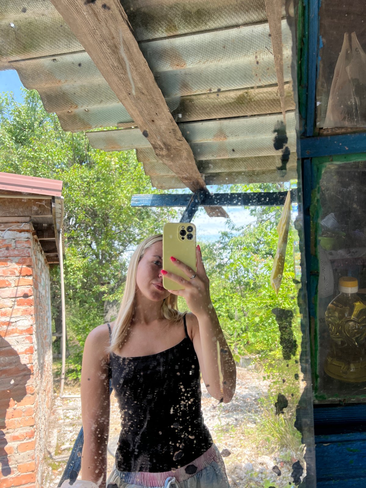 Selfies and garden scenes from a relaxed rural morning out
