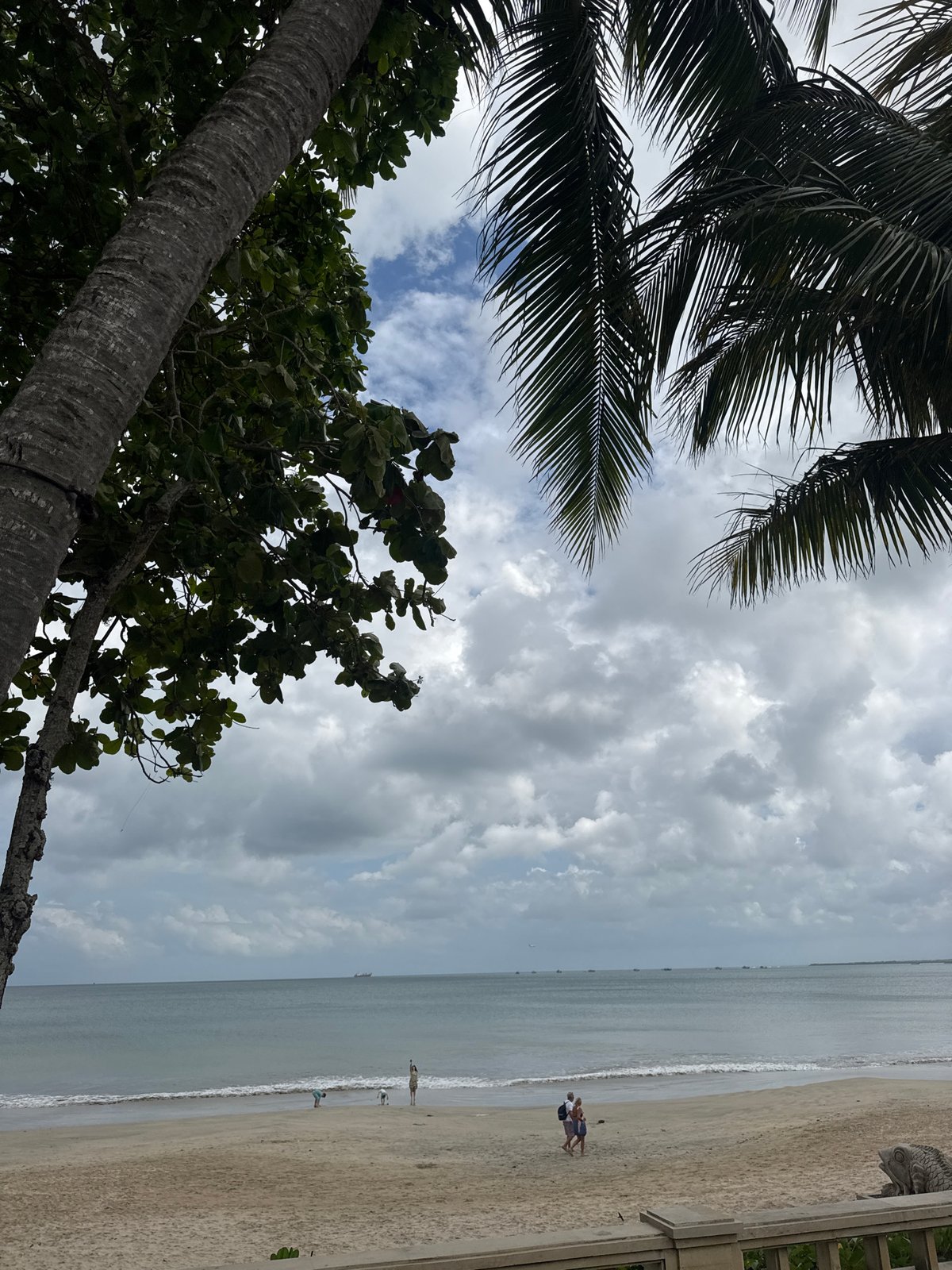 Early morning maintenance work documented across Kuta Selatan resort areas