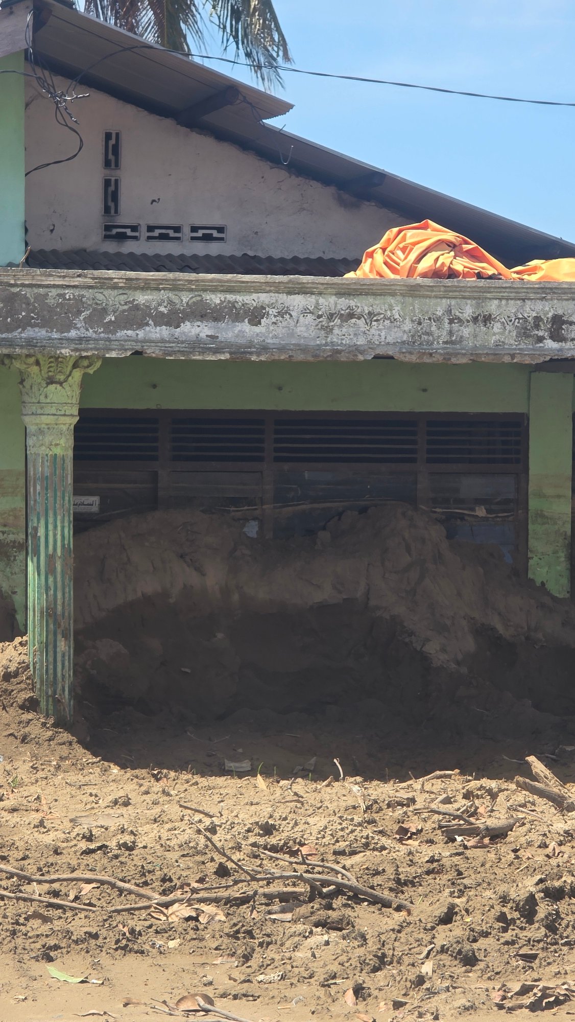 Building collapse, construction activity observed in Manyang Cut, Indonesia