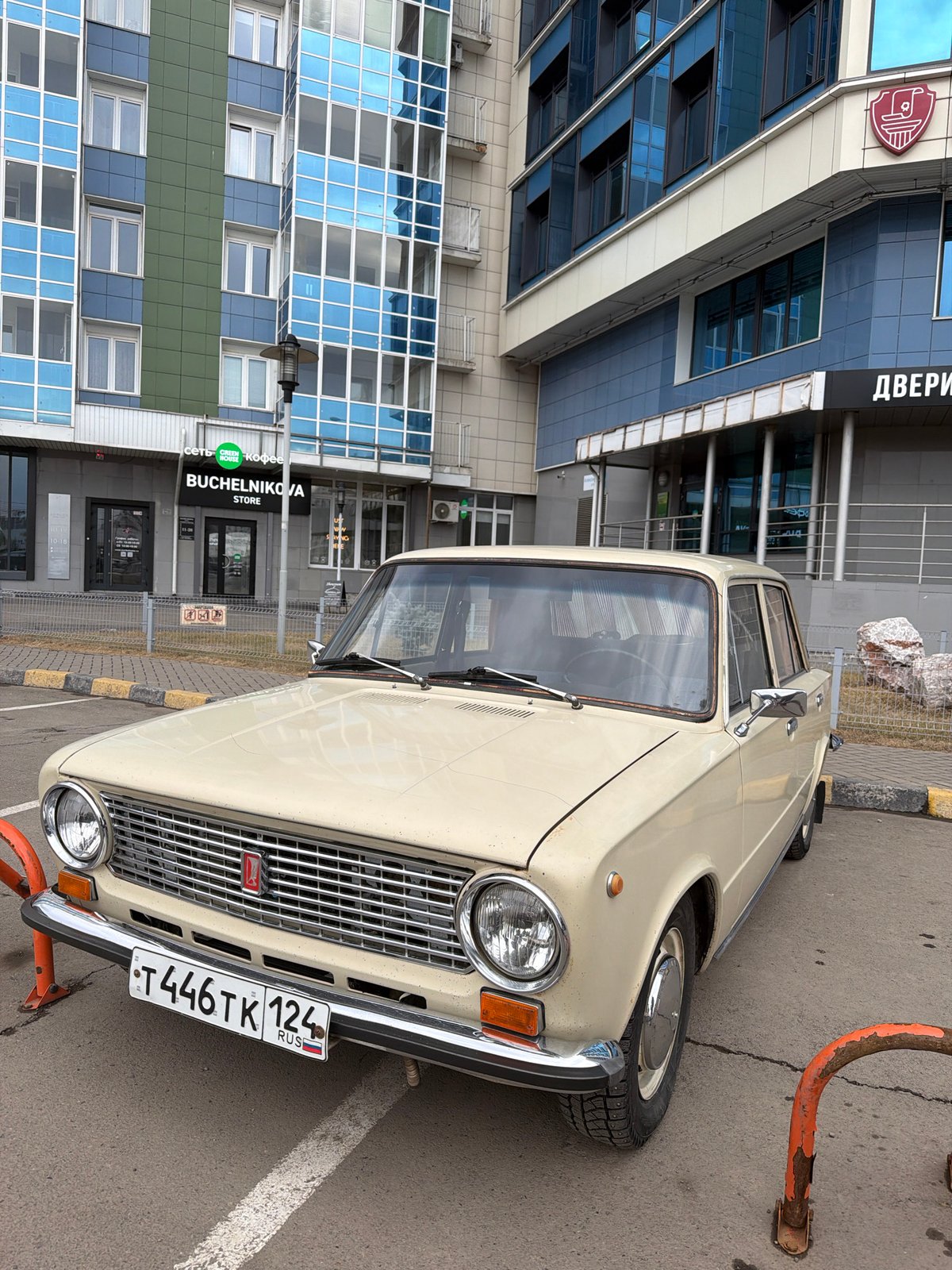 Routine street scenes documented in Krasnoyarsk, Russia