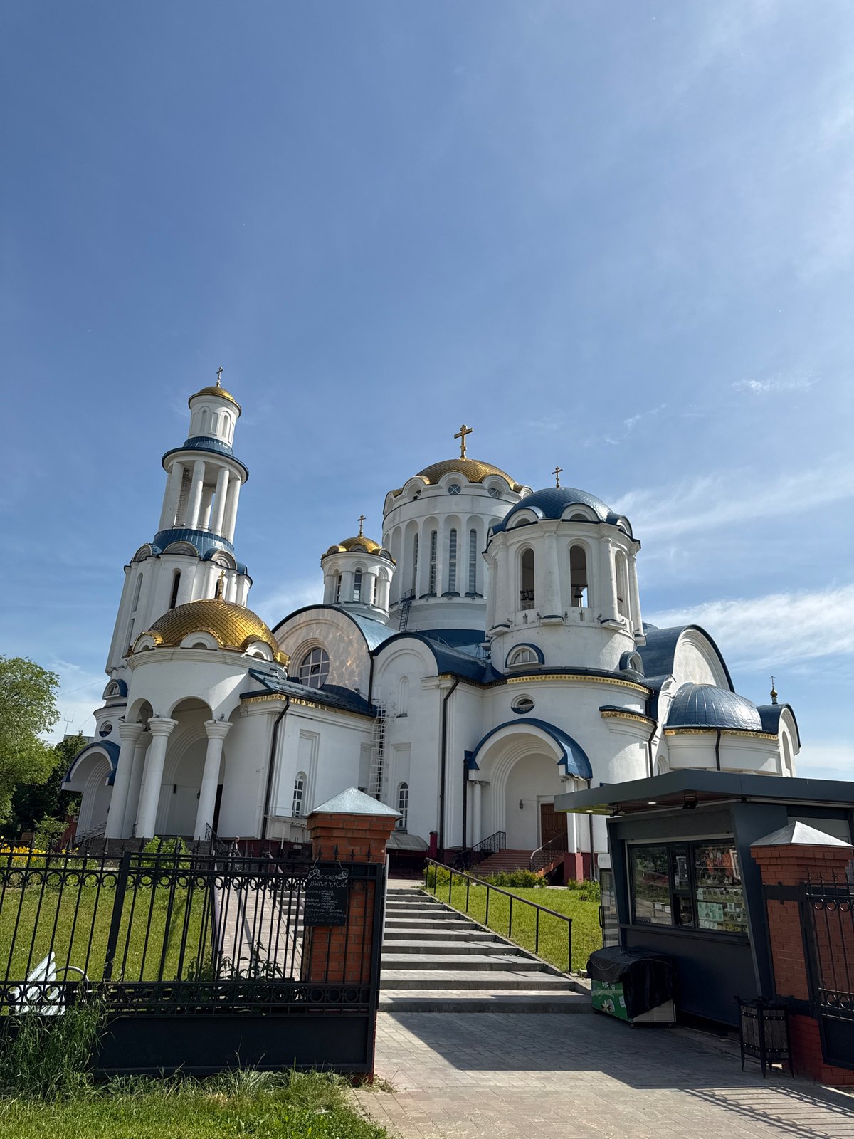 Tourist takes selfies at Moscow Orthodox church