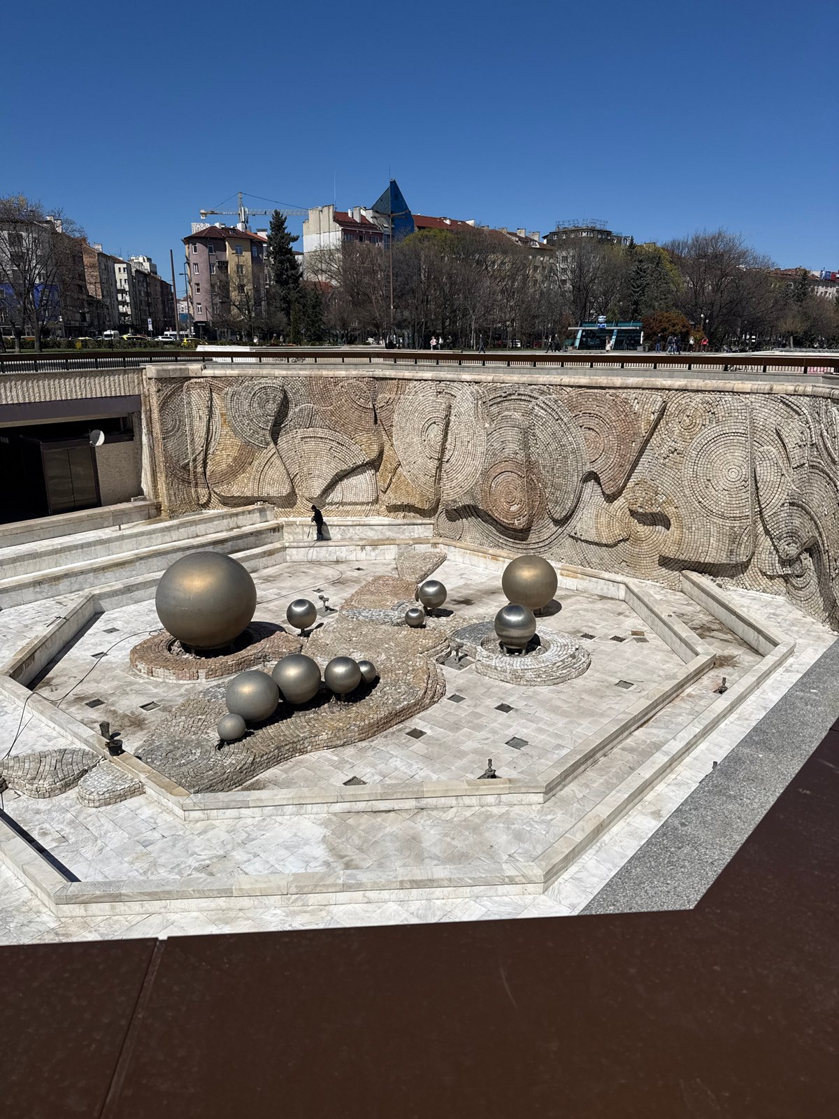 Morning scenes documented across central Sofia on April 8