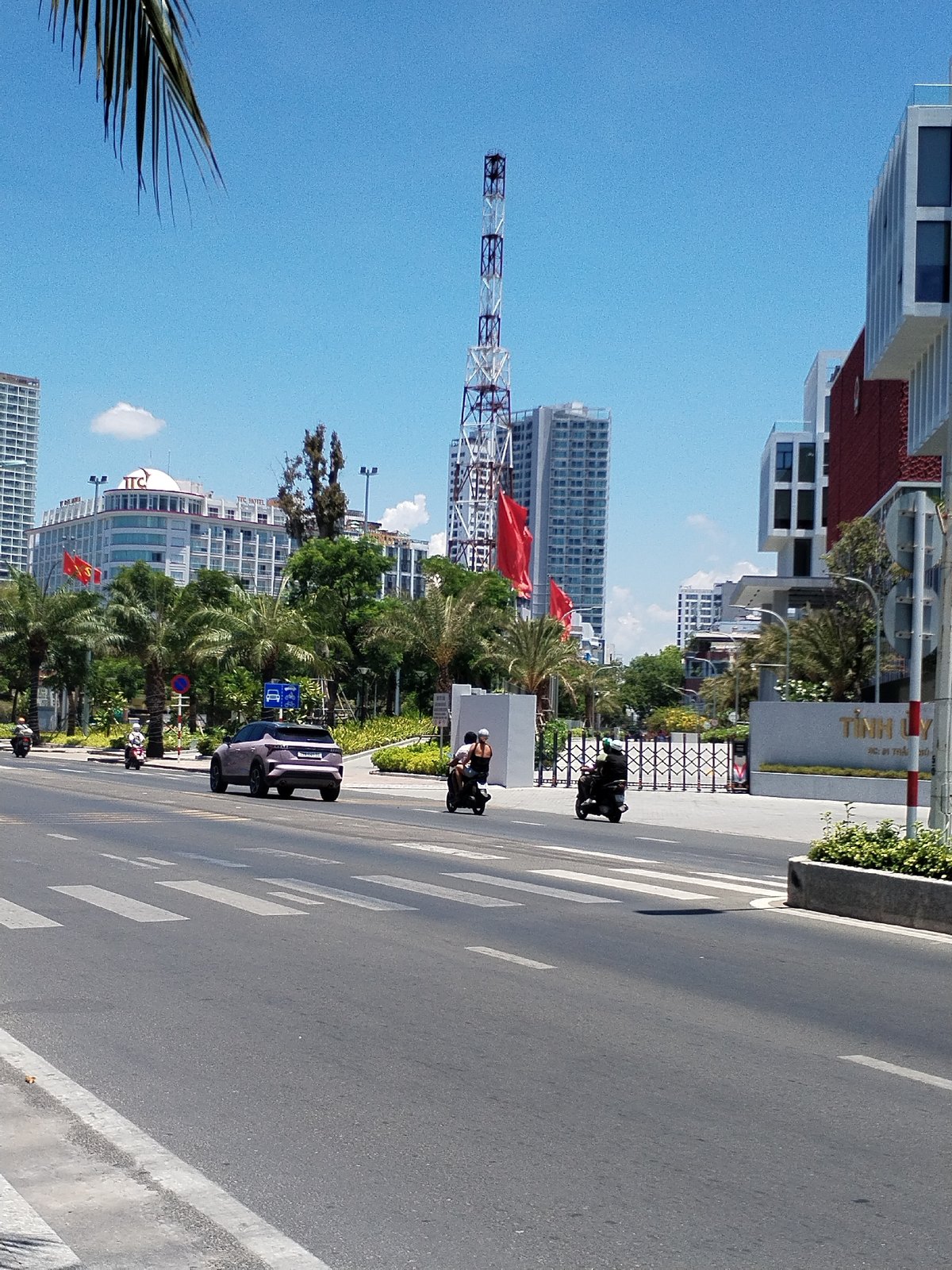Early morning street life documented in coastal Nha Trang