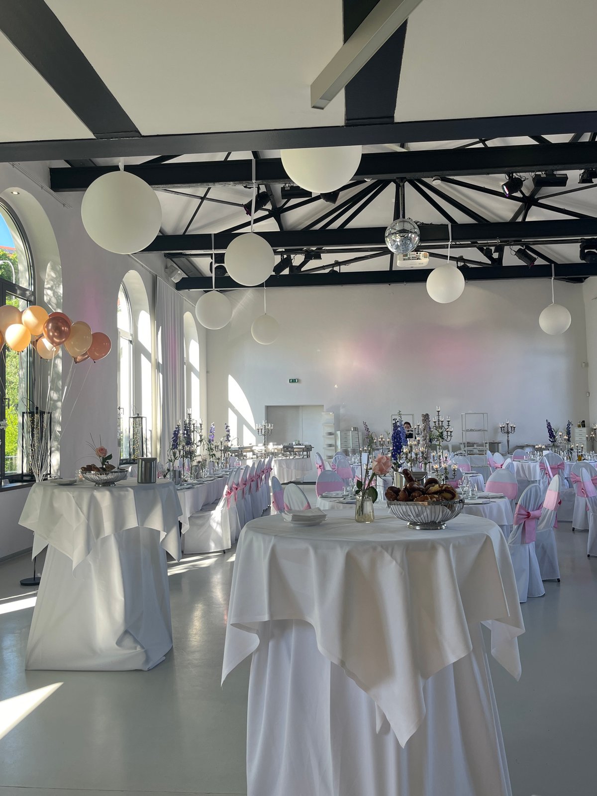 Wedding reception held at modern Saarbrücken venue