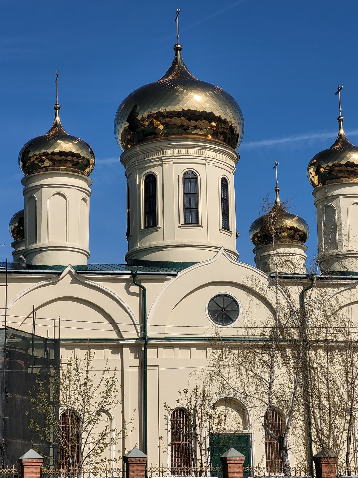 Morning glimpses of daily life captured across Ramenskoye, Russia
