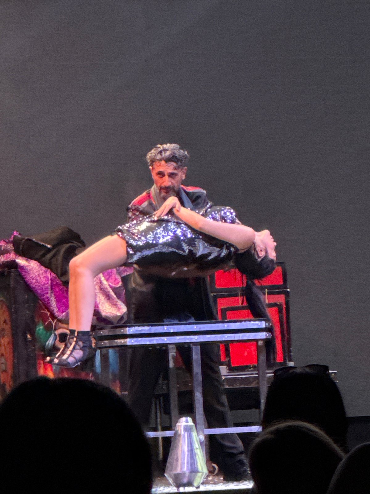 Live magic show runs through tricks and illusions in Manavgat