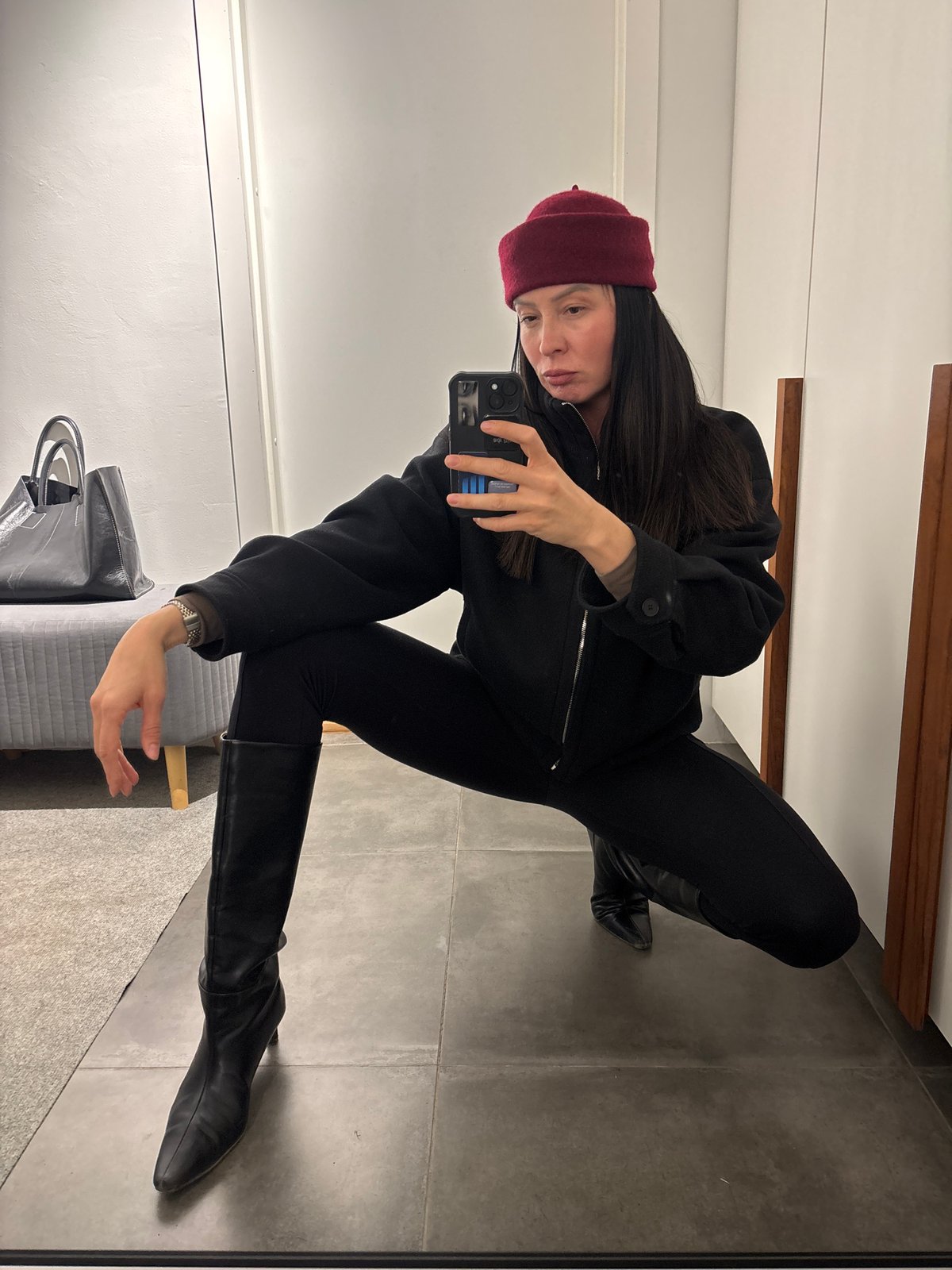 Woman documents morning routine through selfies in Chaikovsky, Russia