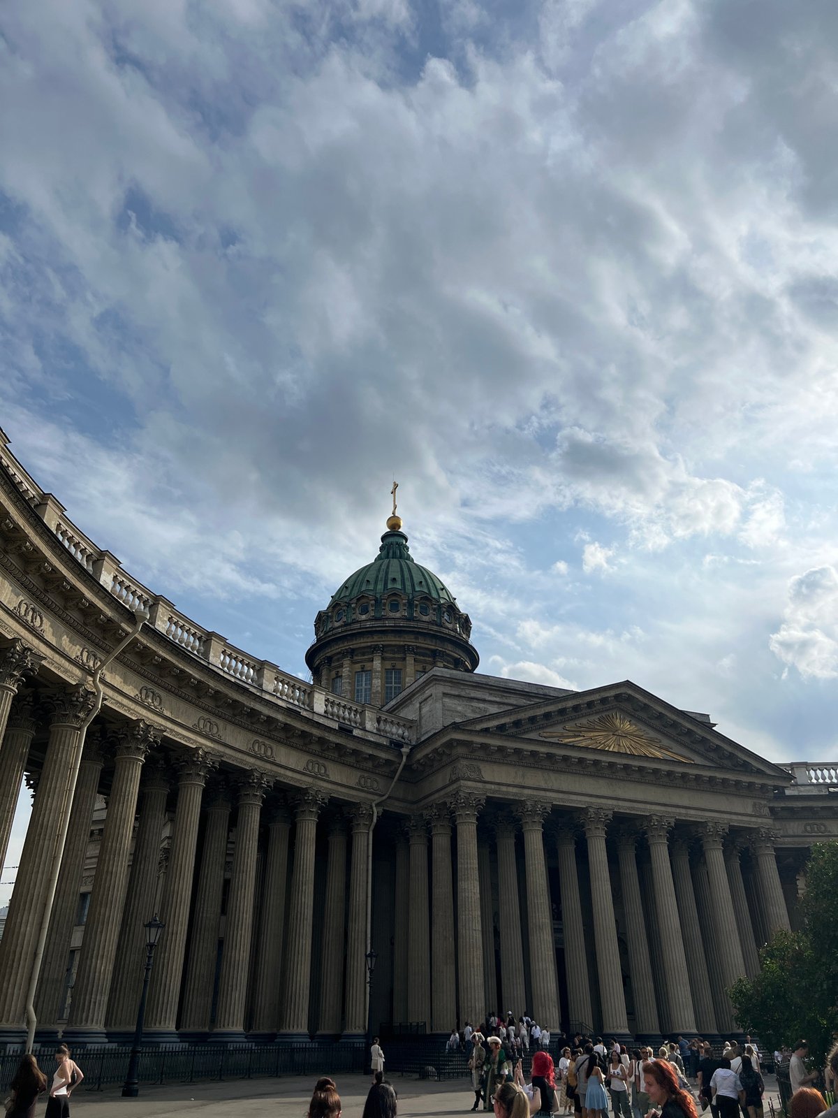 Afternoon on Nevsky Prospekt, Singer House and landmarks in view