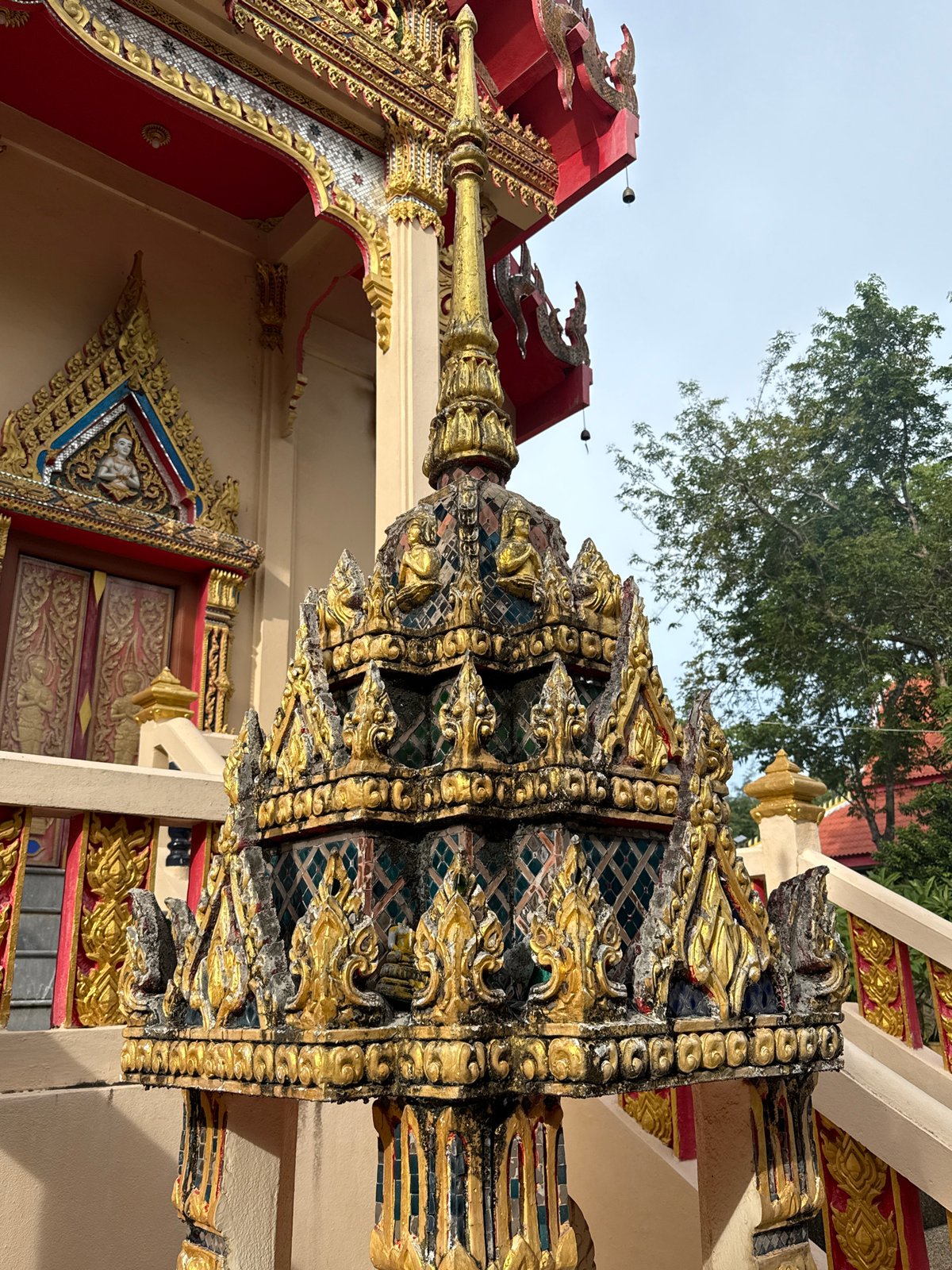 Temple exploring and pétanque in Baan Tai, Koh Samui