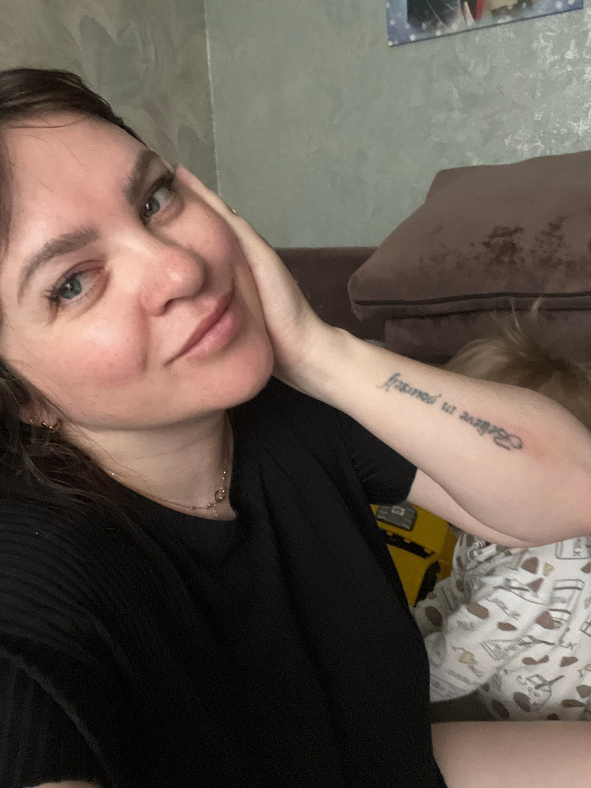 Woman documents early morning routine in Noviy, Russia