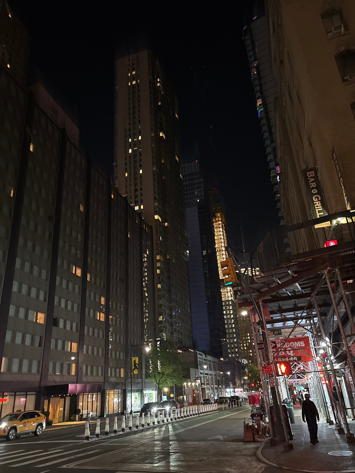 Dawn photographer documents wet NYC streets in 15-minute sequence