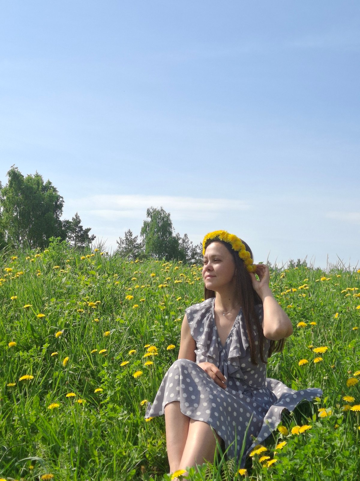 Woman poses with dandelions in Russian field photoshoot