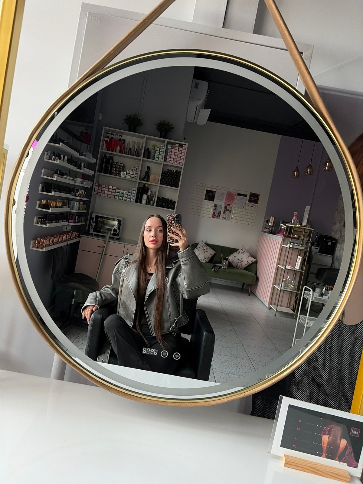 Afternoon at a Saint Petersburg hair salon, details and all