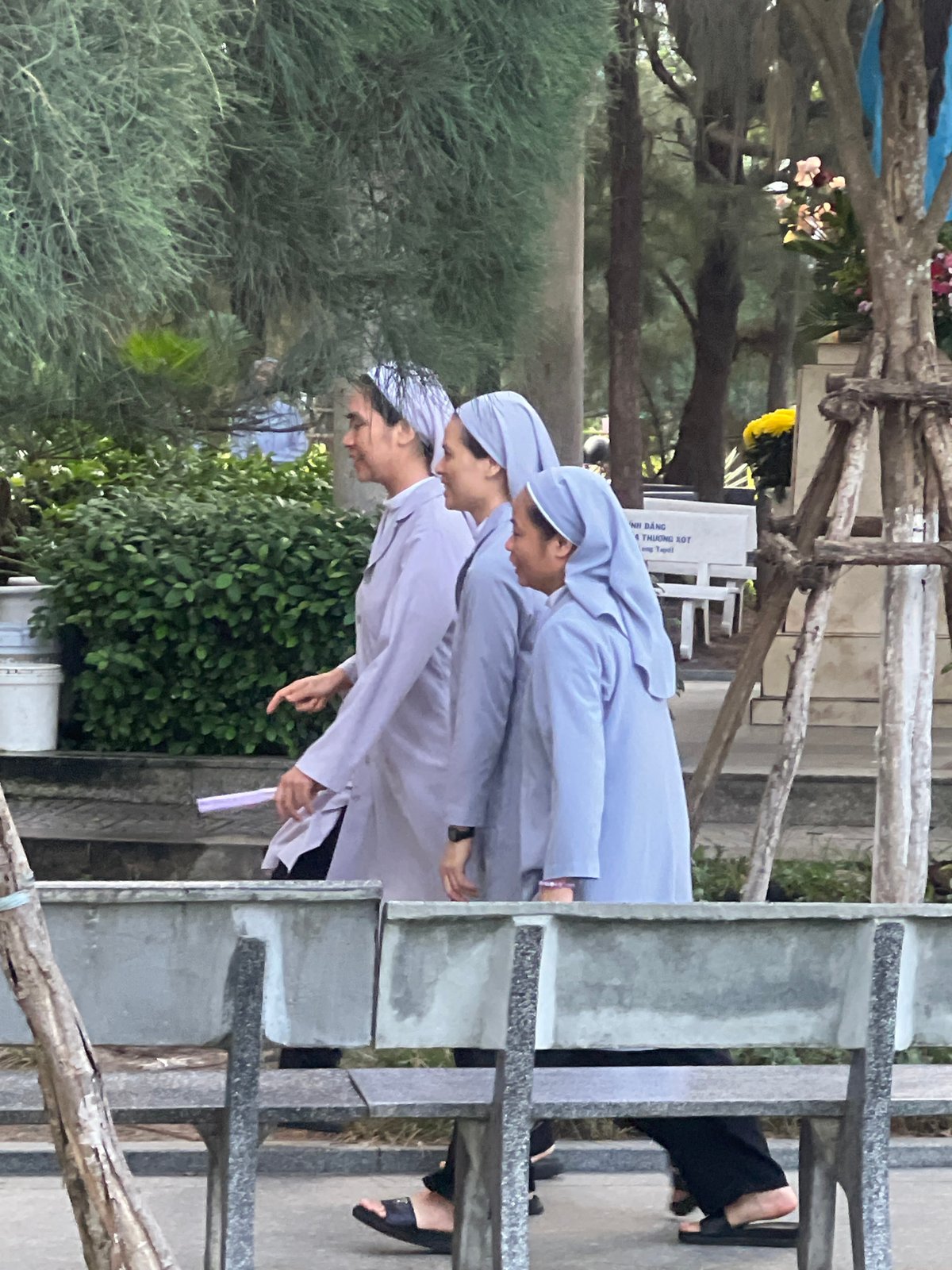 Morning street life documented across Đà Nẵng, Vietnam