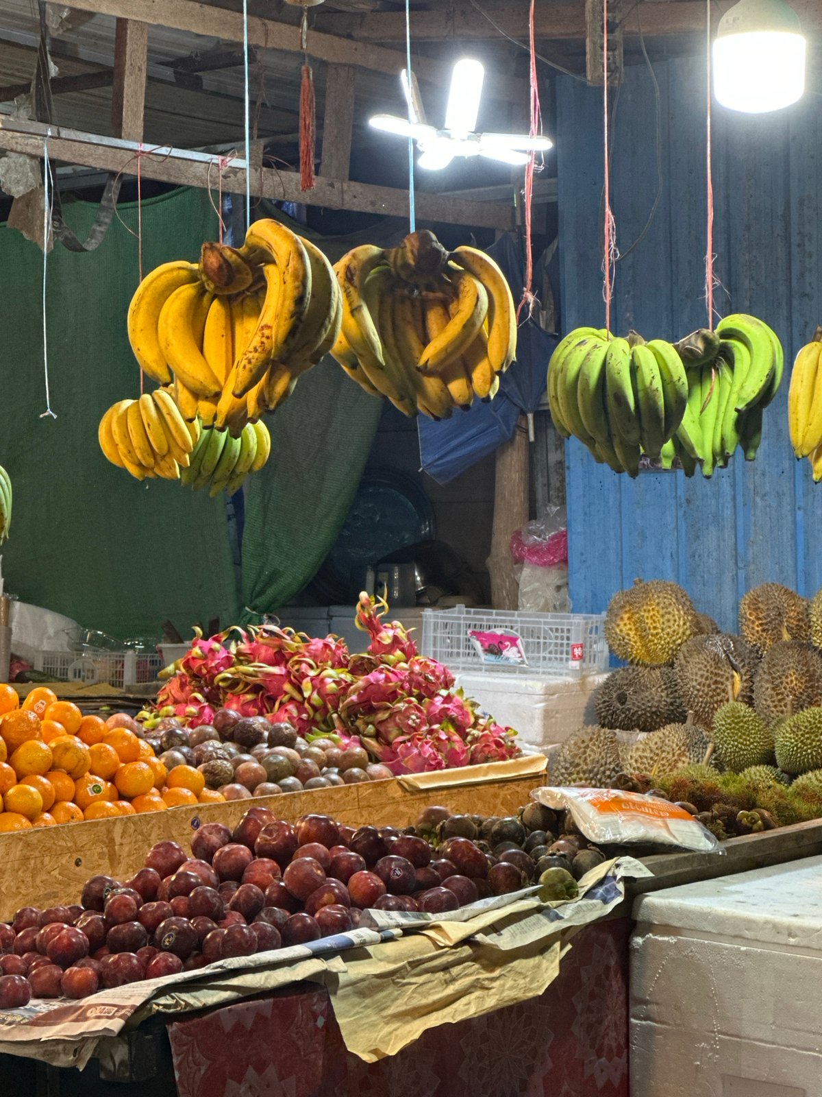 Night market browsing and street scenes on Koh Phangan