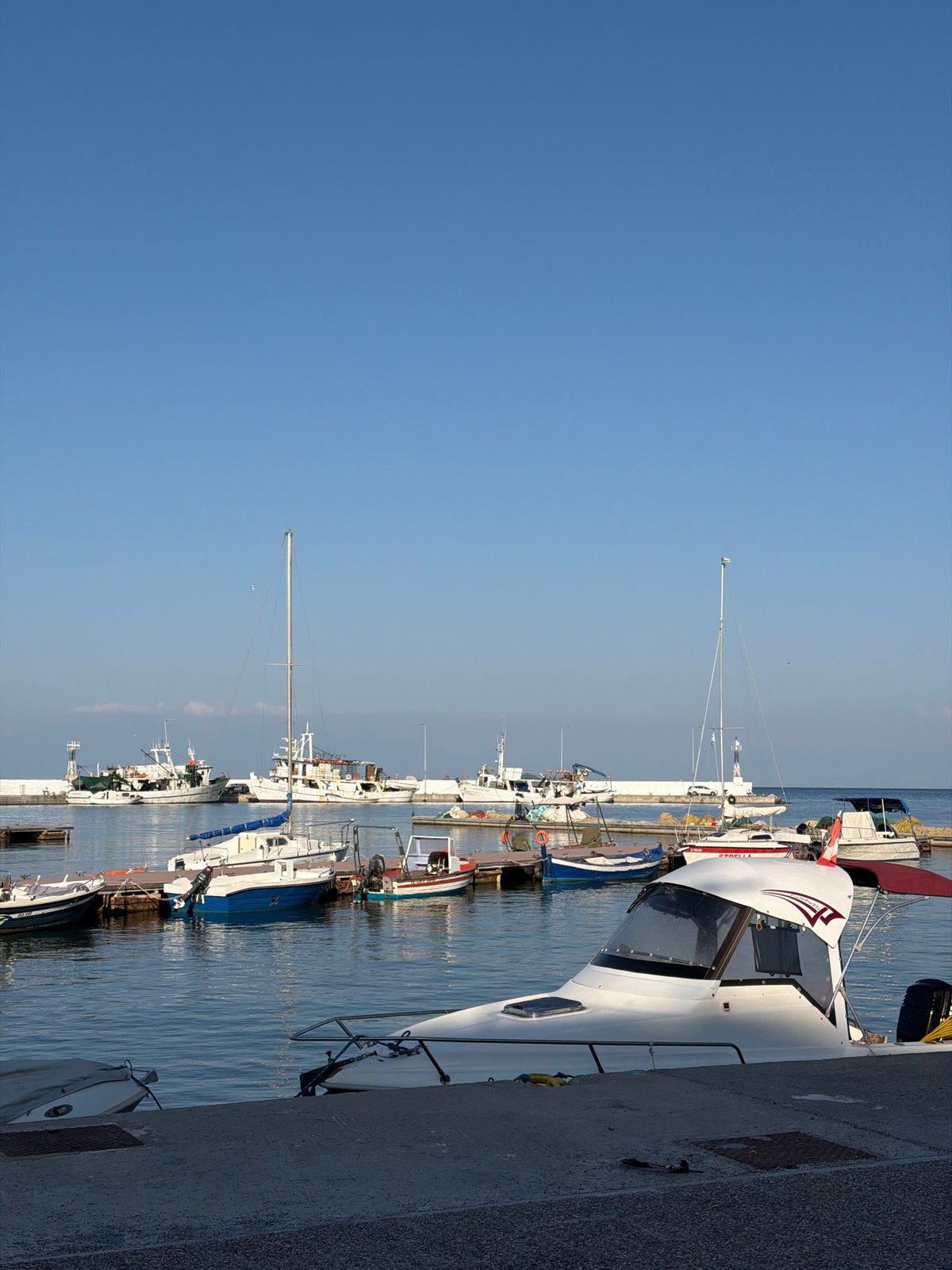 Quiet morning at Nea Kallikratia's small harbor