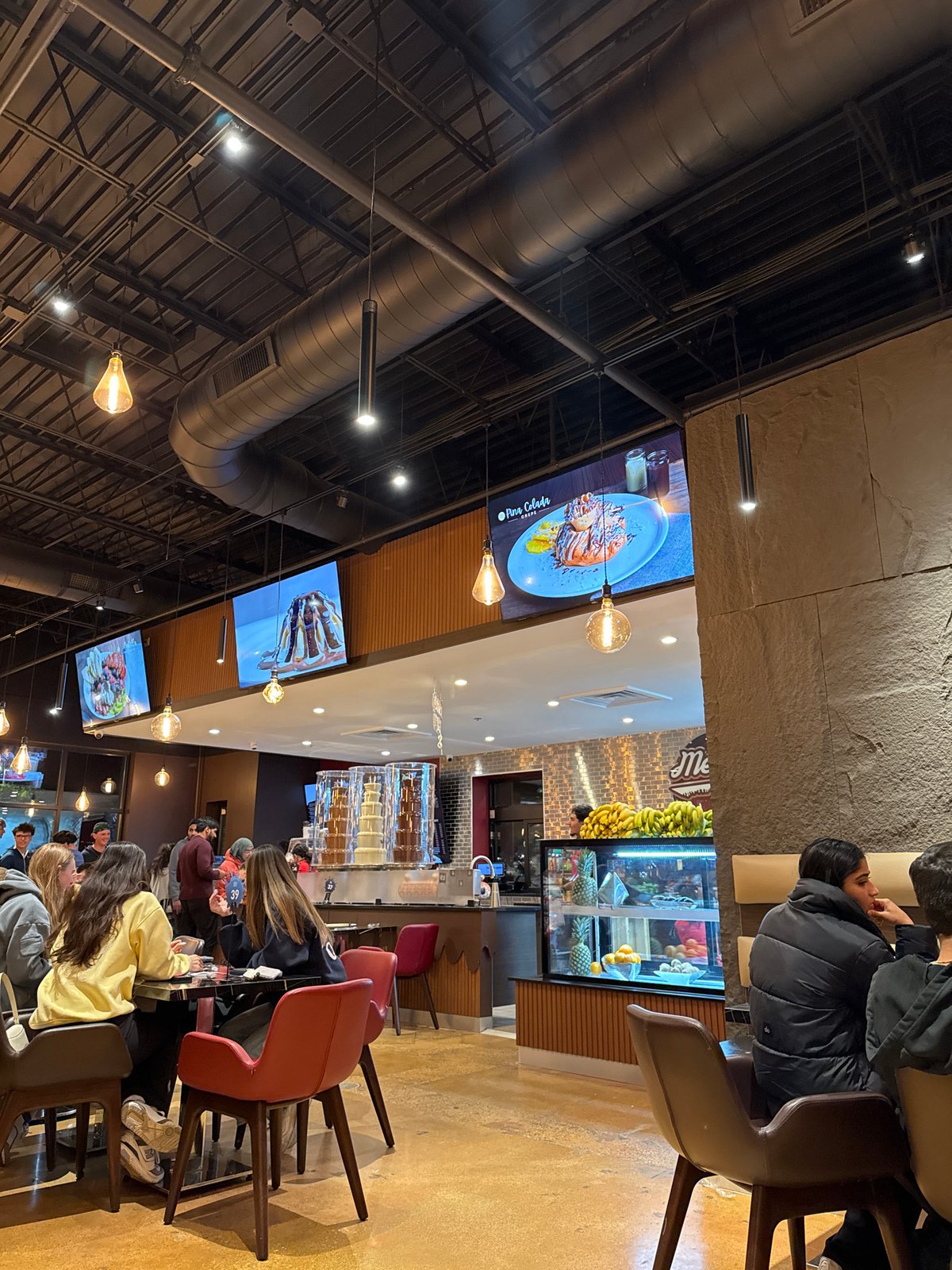 Late-night dessert restaurant visit documented in Schaumburg