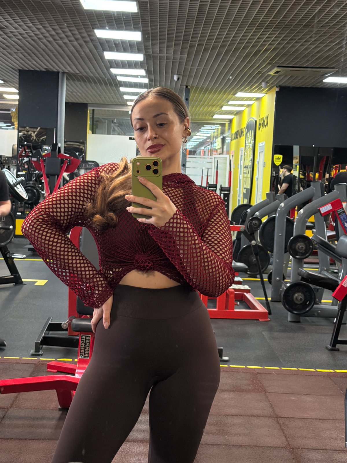 Woman documents morning workout and jewelry shopping in Krasnoyarsk