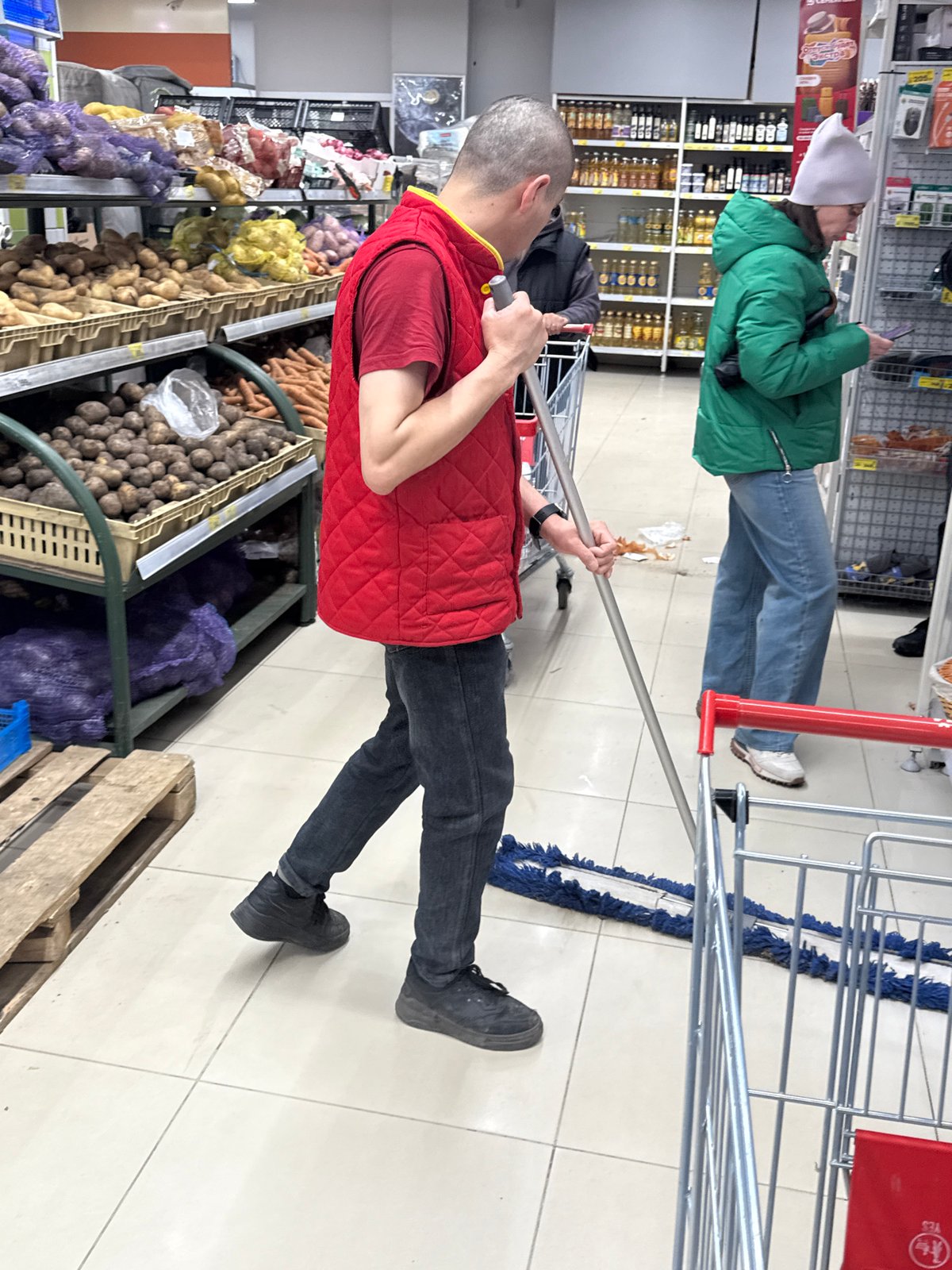 Morning grocery shopping captured in Yekaterinburg supermarket