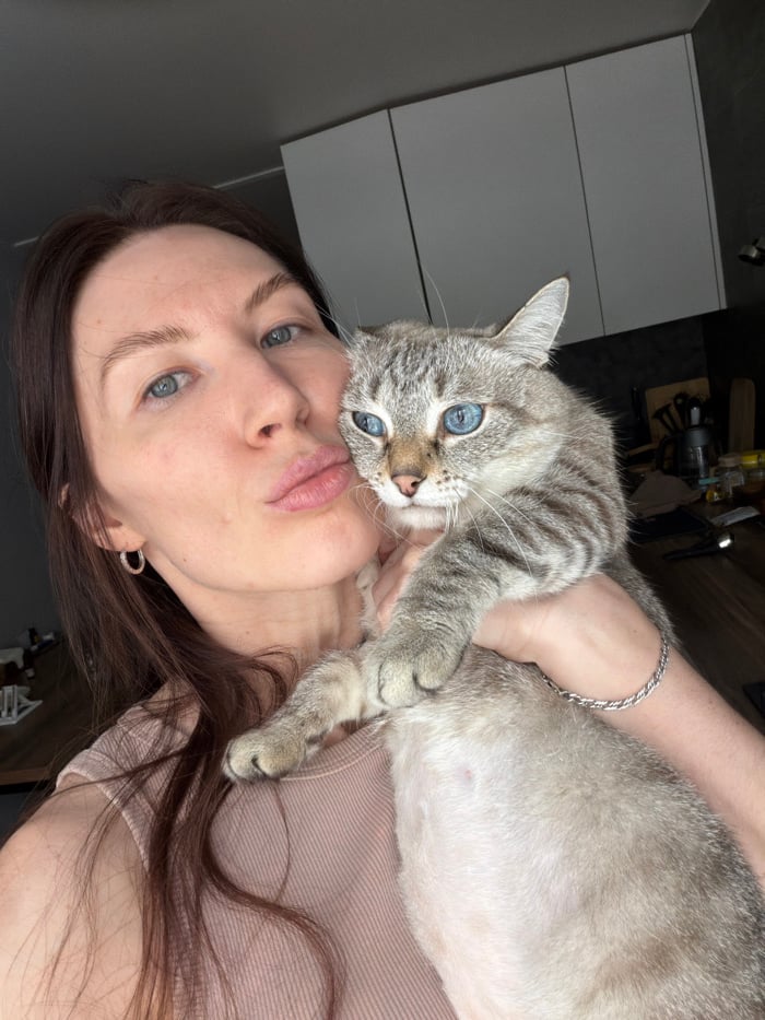 Woman documents daily routine through selfies in Perm, Russia