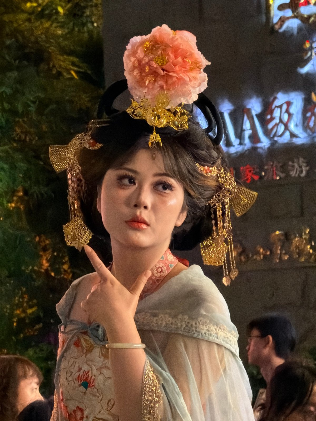 Traditional Chinese cultural displays observed across Chongqing districts