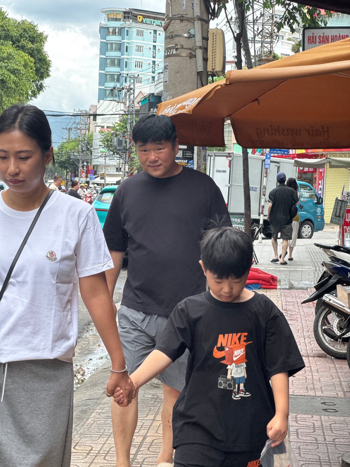 Street life and sidewalk scenes along Nha Trang's commercial district